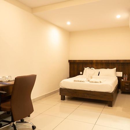 Hotel The King'S Meadows Golhalli Esterno foto