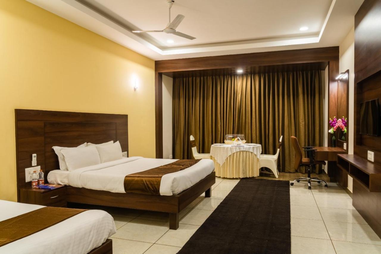 Hotel The King'S Meadows Golhalli Esterno foto