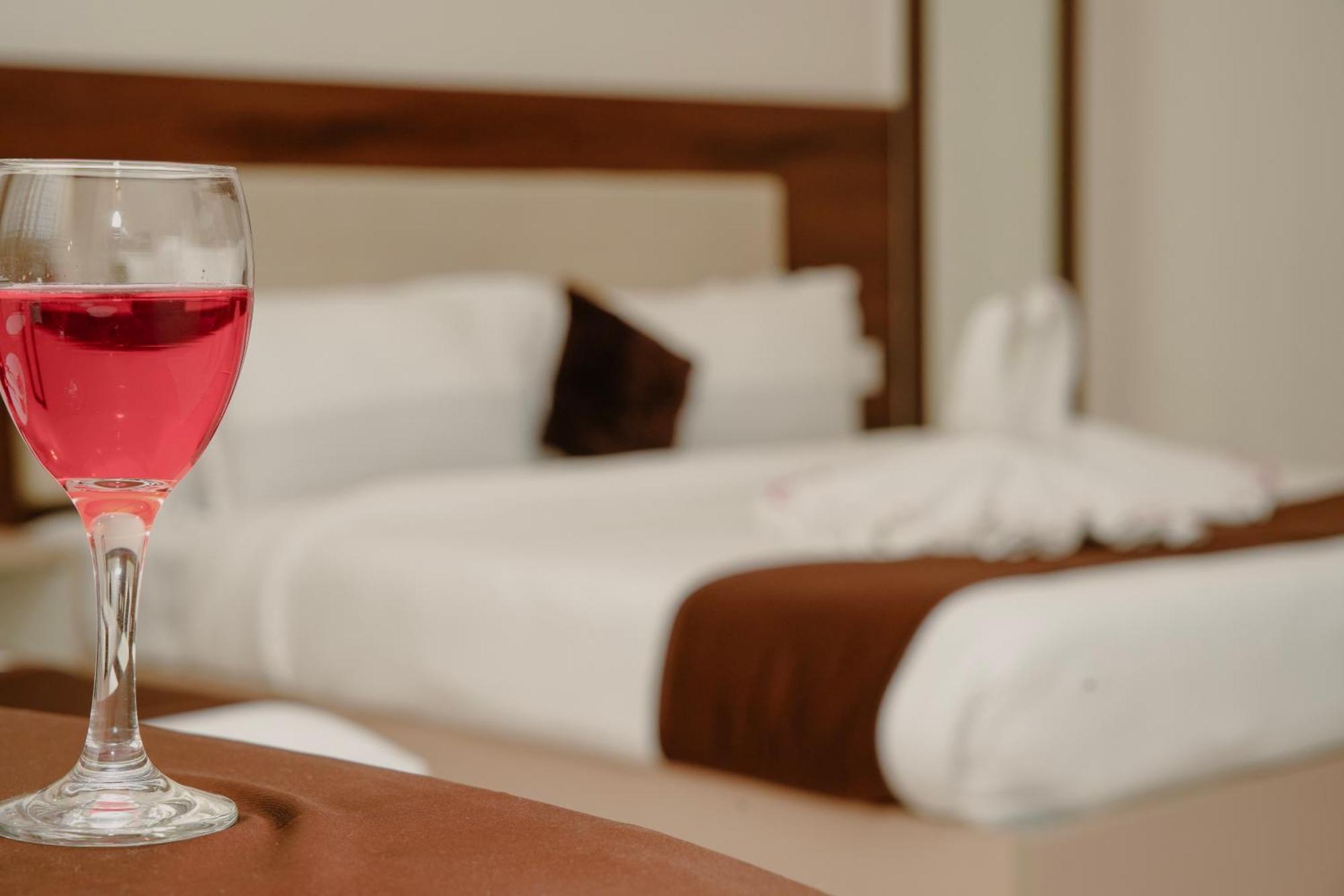 Hotel The King'S Meadows Golhalli Esterno foto