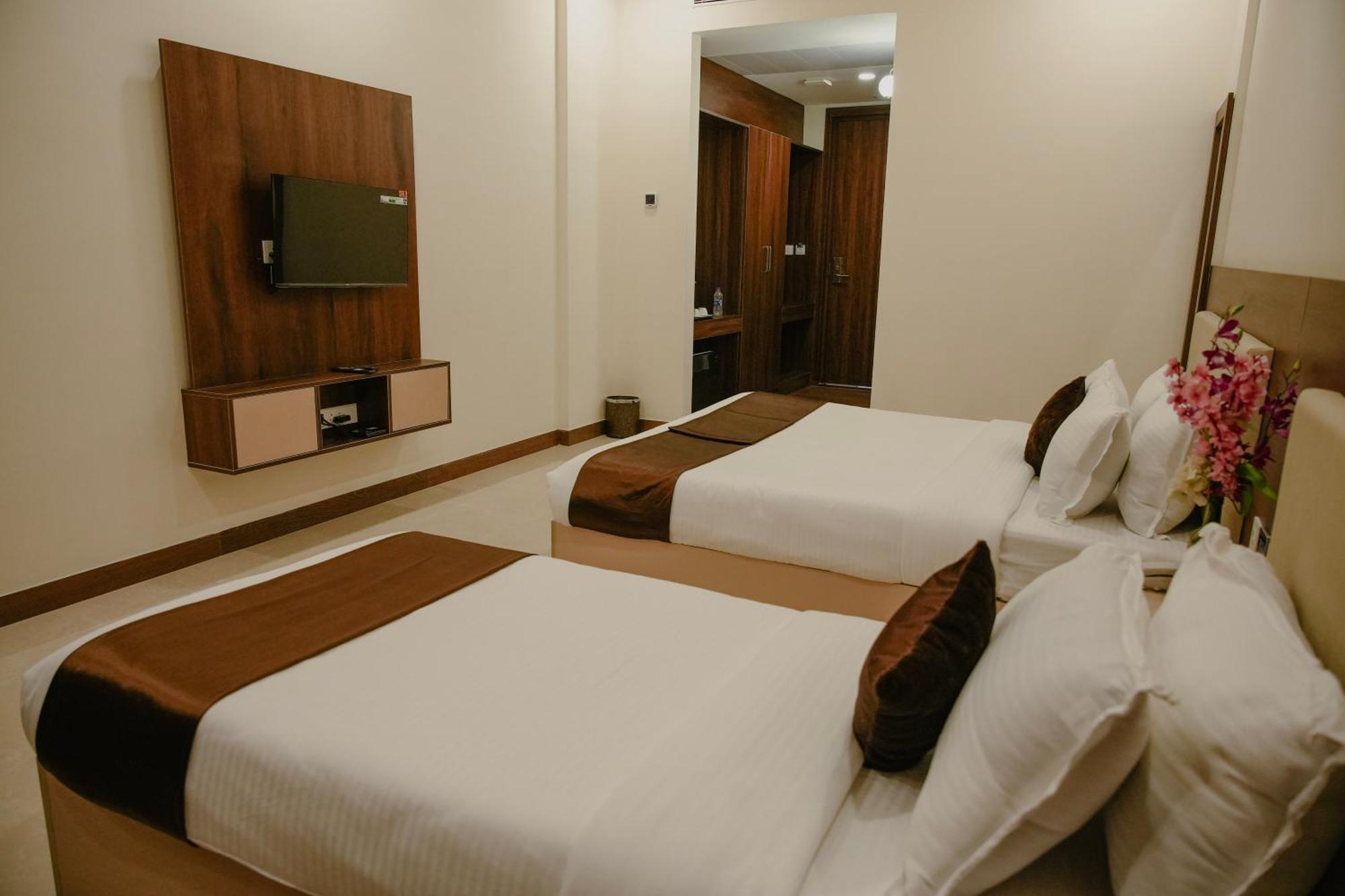 Hotel The King'S Meadows Golhalli Esterno foto