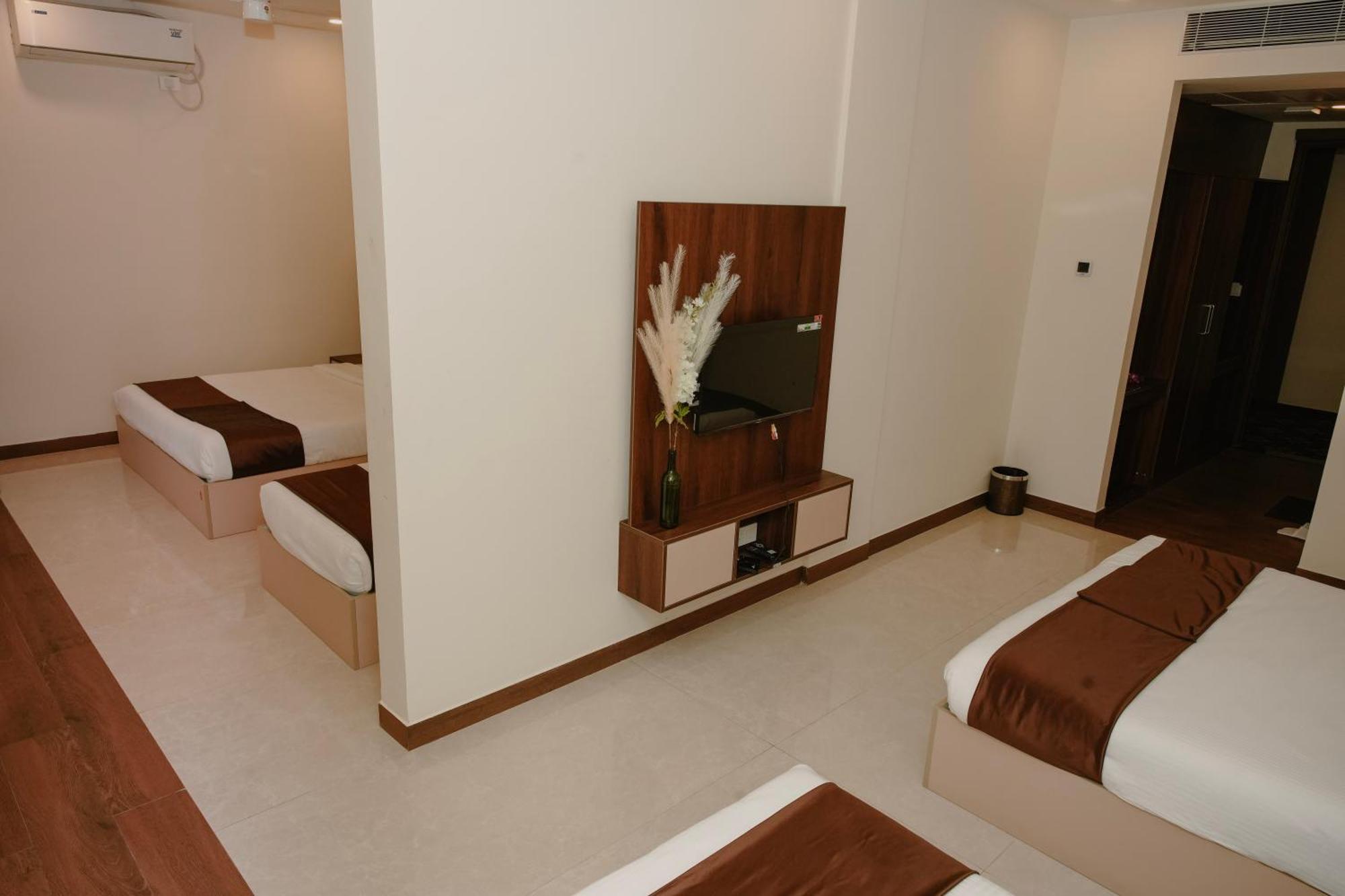 Hotel The King'S Meadows Golhalli Esterno foto