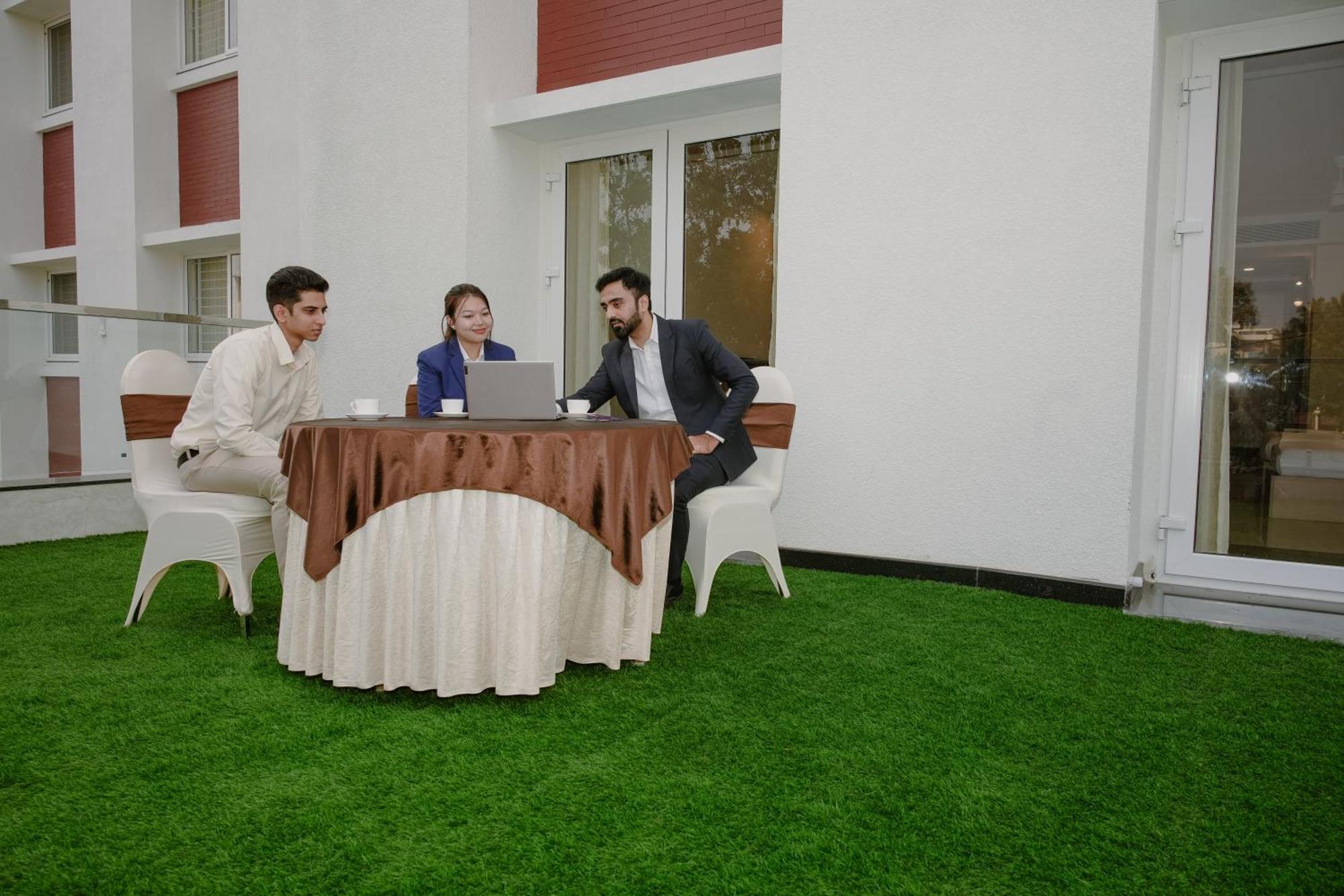 Hotel The King'S Meadows Golhalli Esterno foto