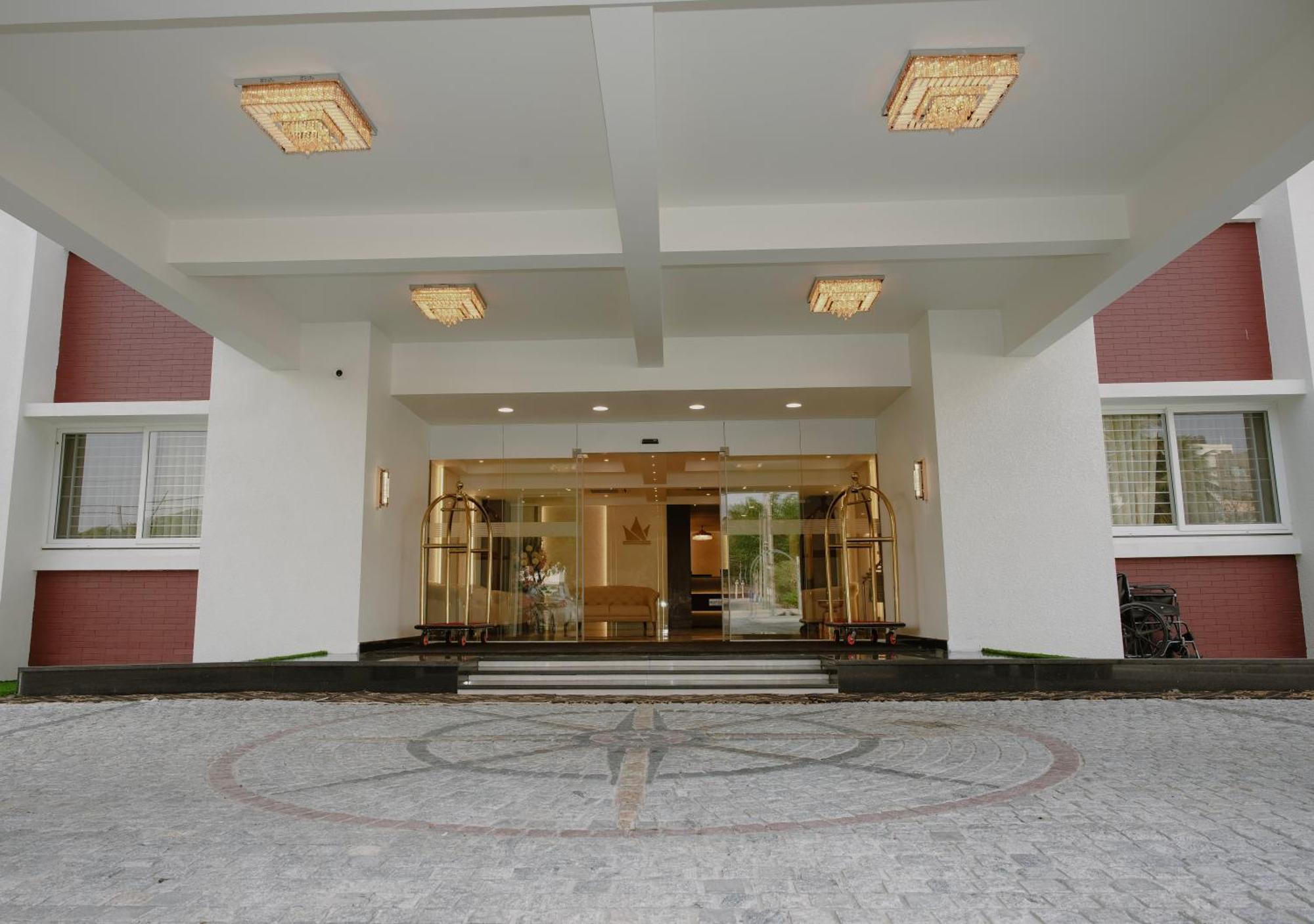 Hotel The King'S Meadows Golhalli Esterno foto
