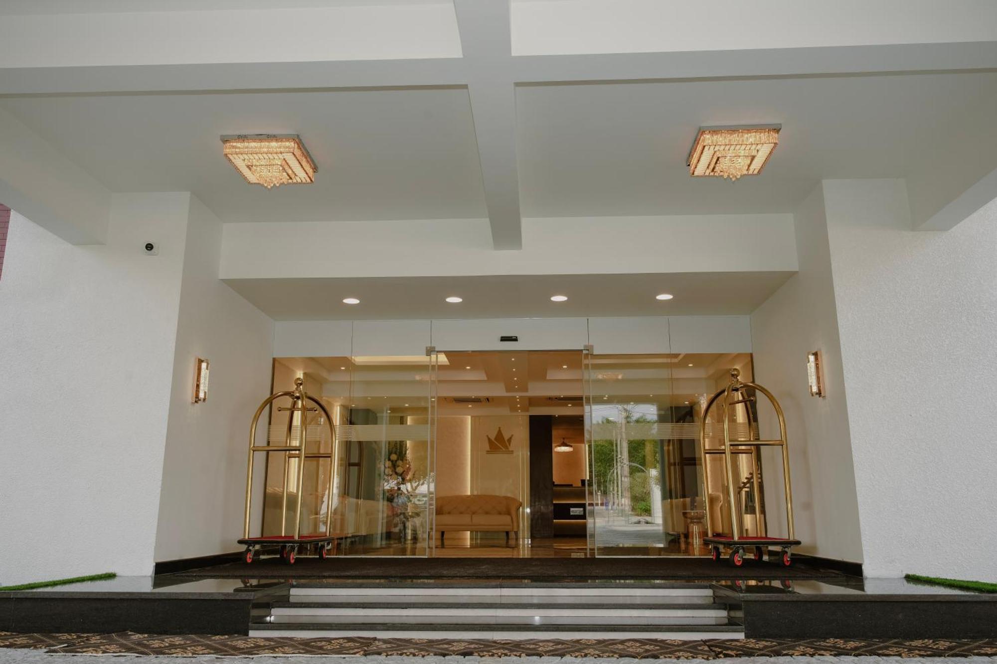 Hotel The King'S Meadows Golhalli Esterno foto