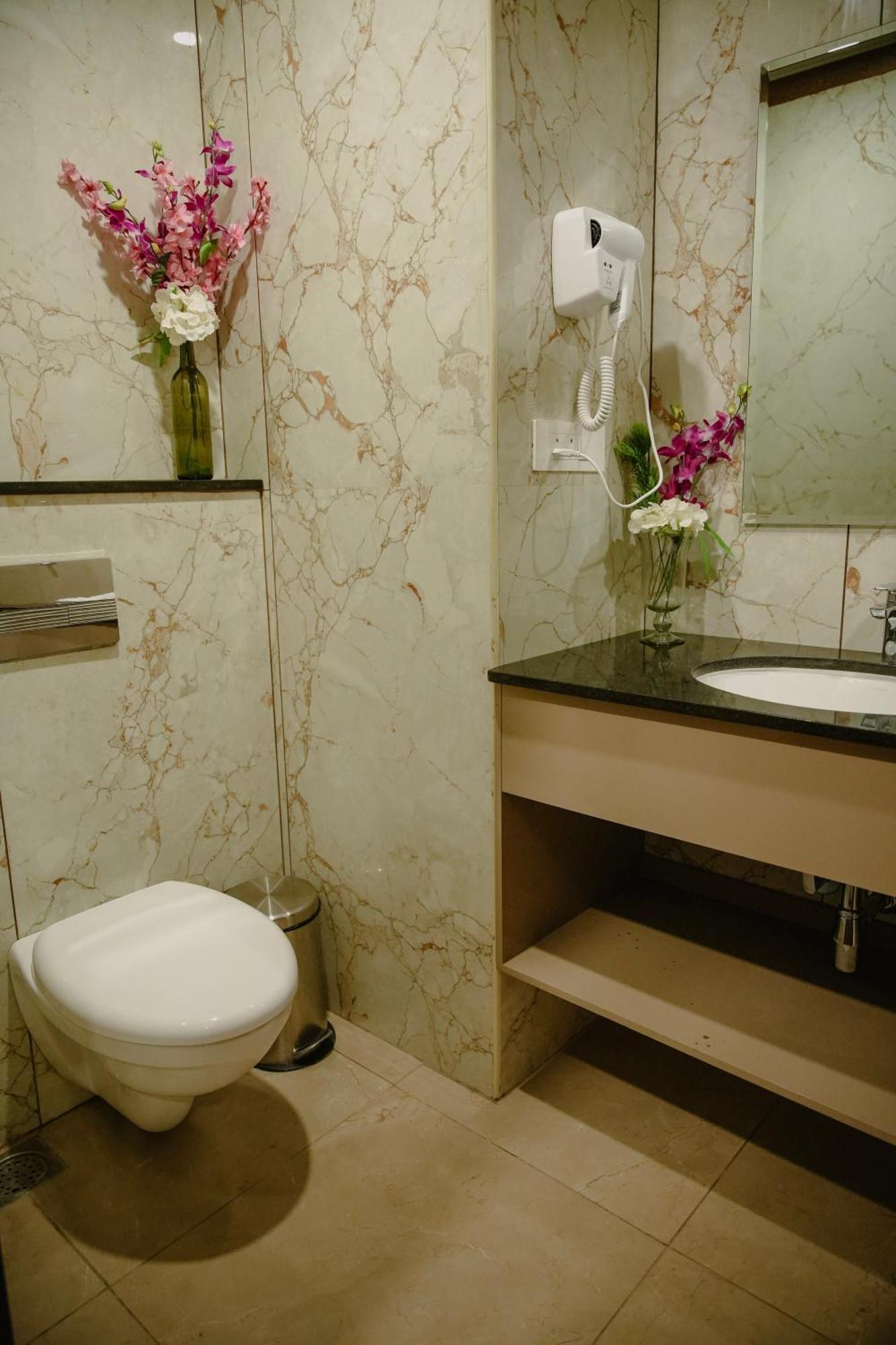 Hotel The King'S Meadows Golhalli Esterno foto