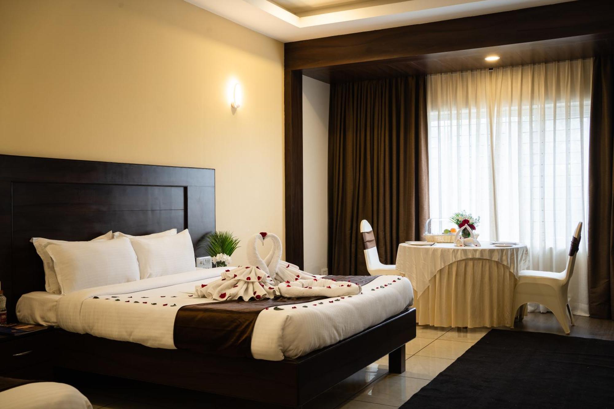 Hotel The King'S Meadows Golhalli Esterno foto