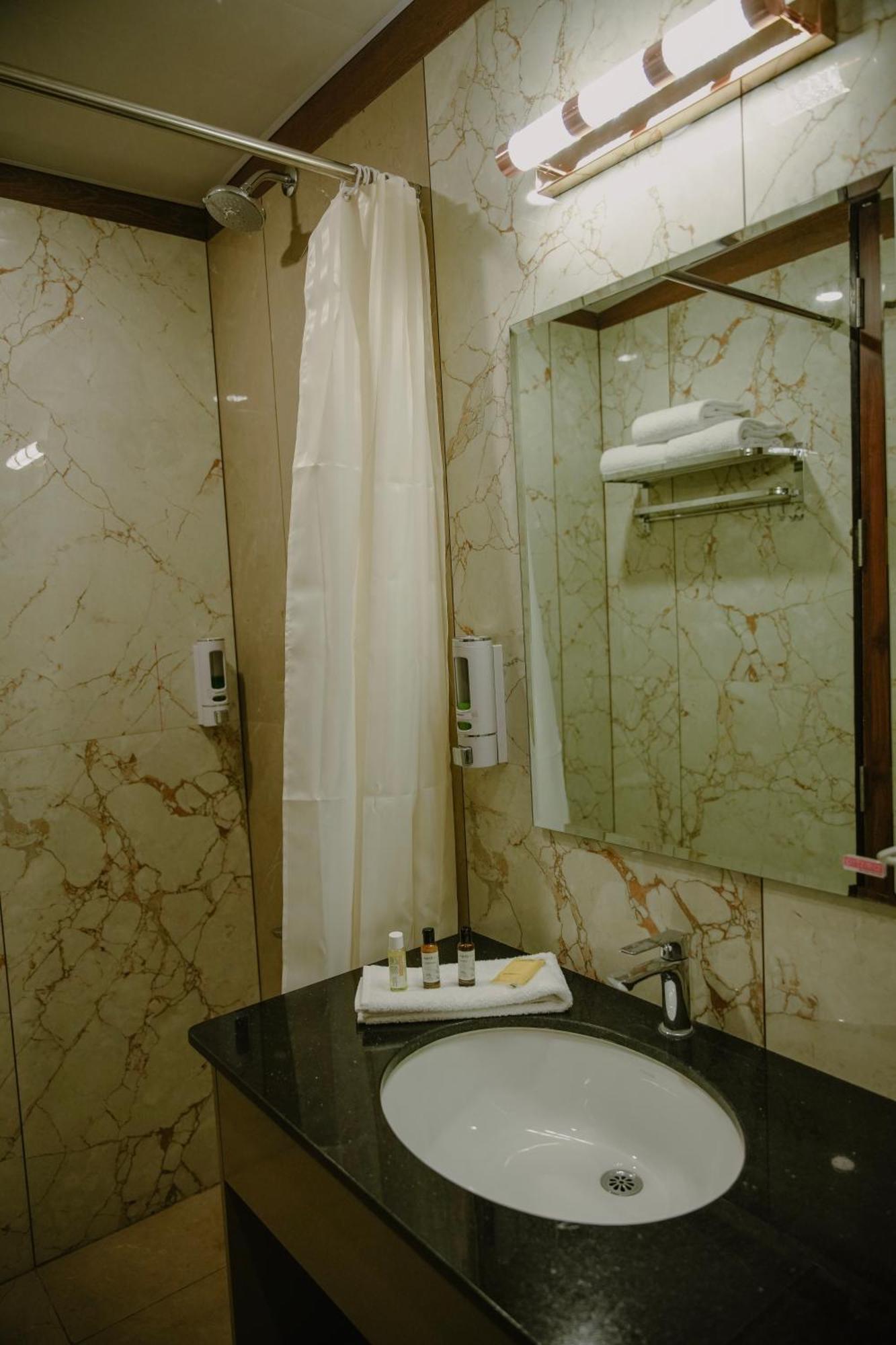 Hotel The King'S Meadows Golhalli Esterno foto